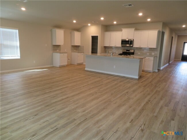 Foto del edificio - 554 Blue Stem Rd