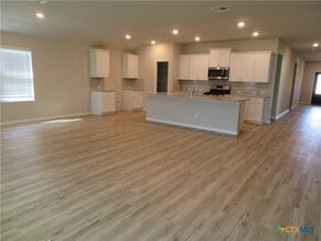 Building Photo - 554 Blue Stem Rd