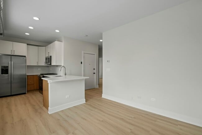 Building Photo - 432 S Maple Ave