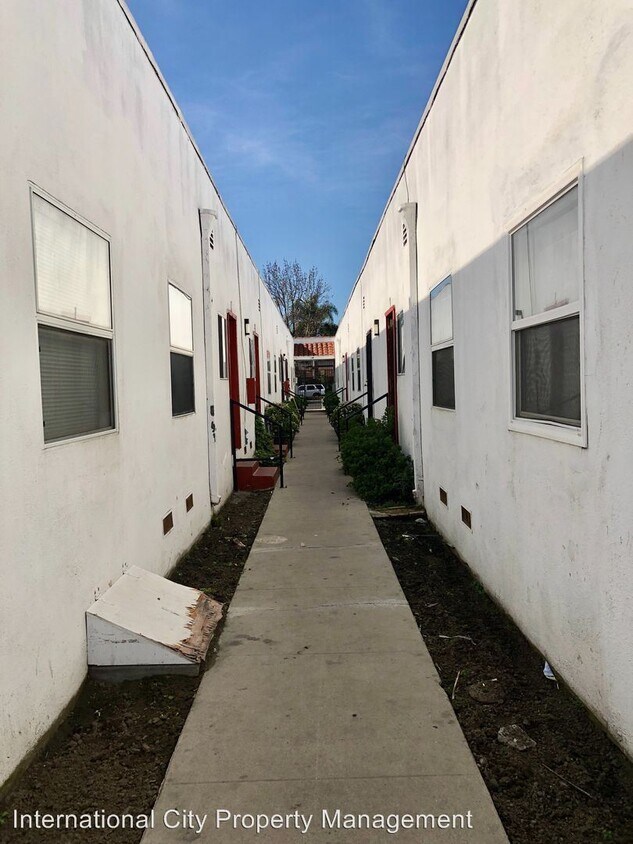 2240 Santa Fe Ave, Long Beach, CA 90810 Room for Rent in Long Beach