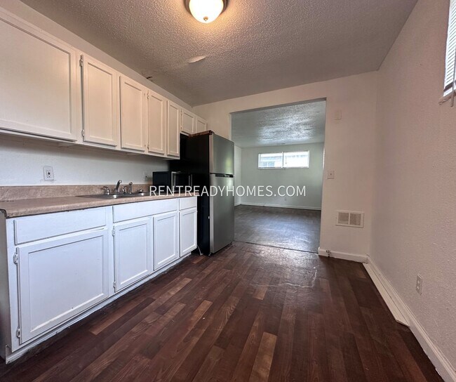 Foto del edificio - 1337 Rayfield Dr