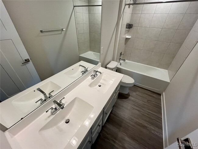 Foto del edificio - 16013 Cambria Cove Blvd