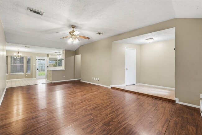 Building Photo - 21739 Park Bend Dr