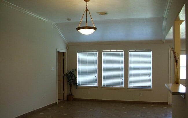Foto del edificio - 5911 Bradworthy Dr