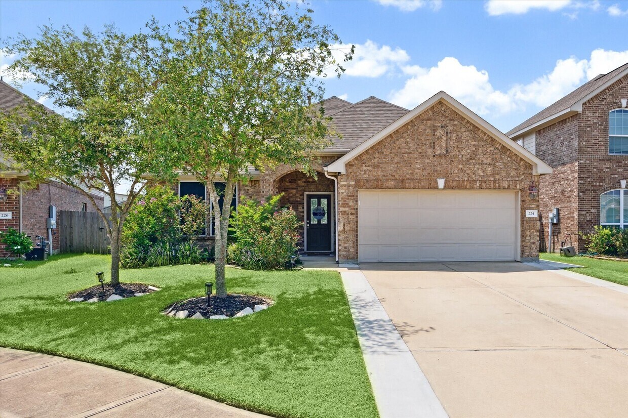 Foto principal - 224 Rochester Trail Ln
