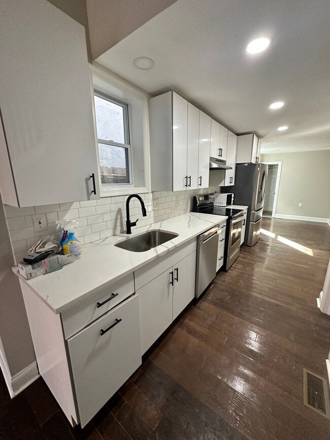 Building Photo - 2544 Turner St