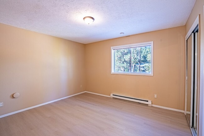 Building Photo - 4228 E 35th Ave