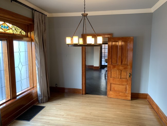 Comedor - 1102 W Wrightwood Ave