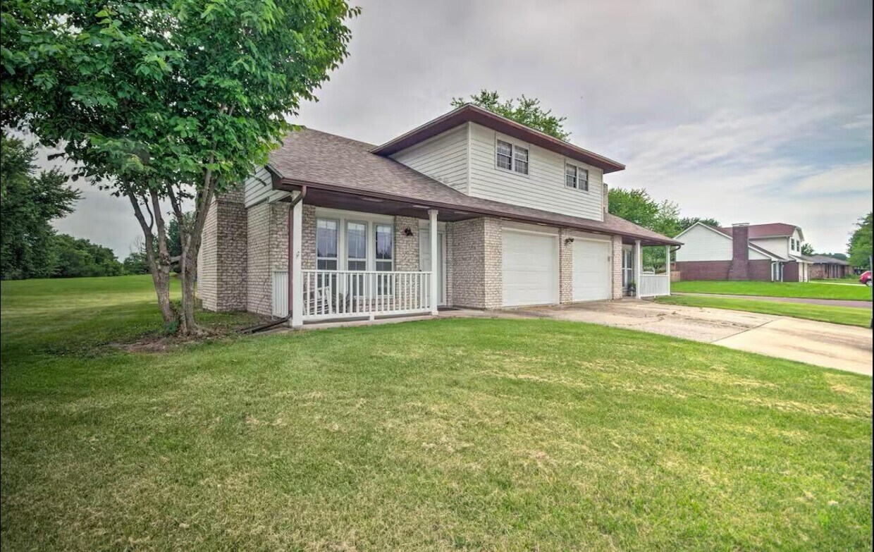 Primary Photo - 532 W Southampton Dr