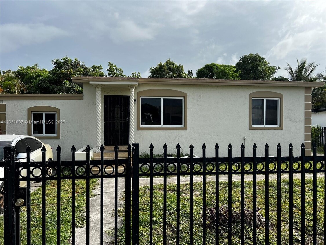 Primary Photo - 245 NW 117th St