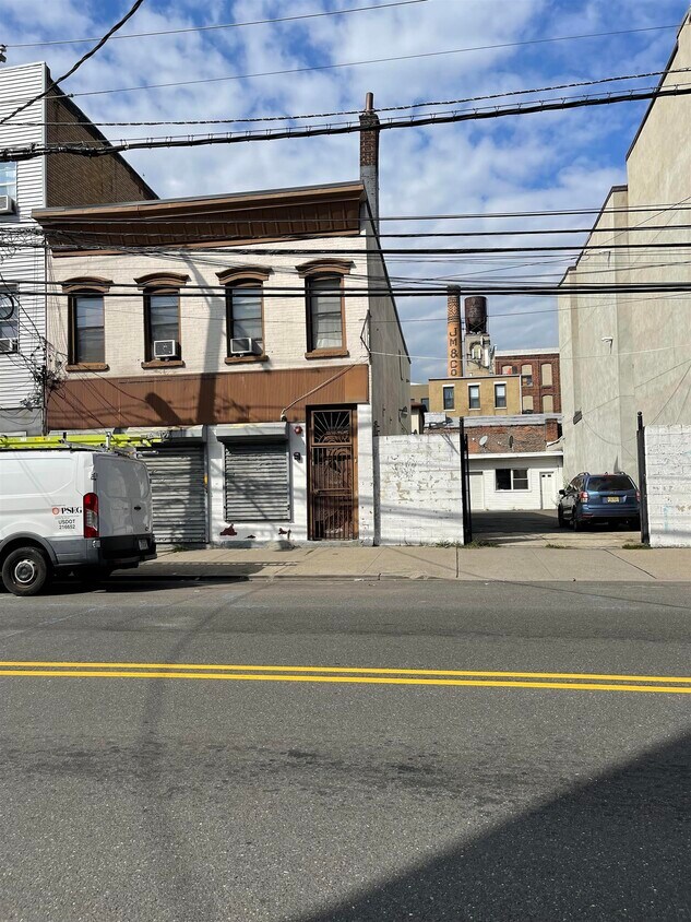 Primary Photo - 397 Palisade Ave