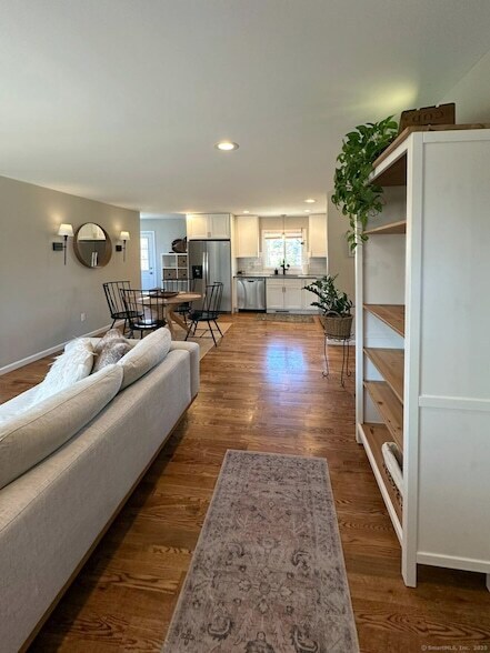 Foto del edificio - 55 Overbrook Rd