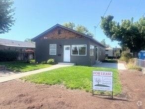 Building Photo - 447 Cedar St