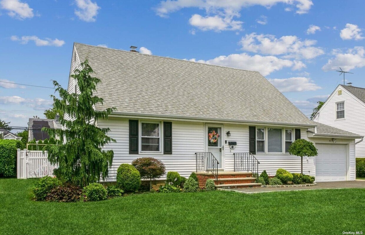 Primary Photo - 25 Woodhollow Rd