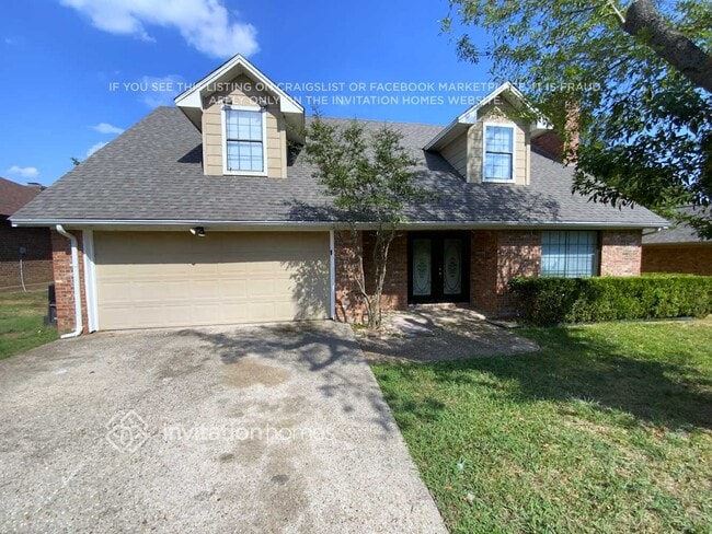 Building Photo - 3801 Devonaire Dr