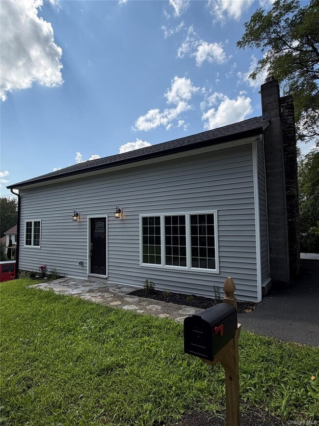 Building Photo - 12 Berry Ln