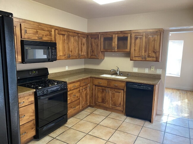 Building Photo - "2-Bed Retreat with 1350 Sq Ft of Comfort ...