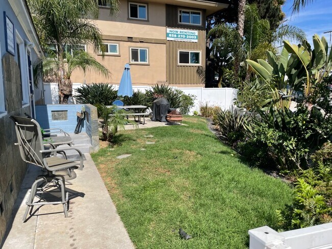 shared lawn space - 1442 Pacific Beach Dr