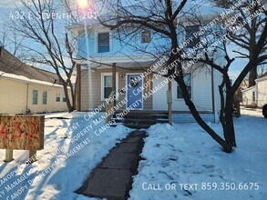 Building Photo - 432 E 7th St