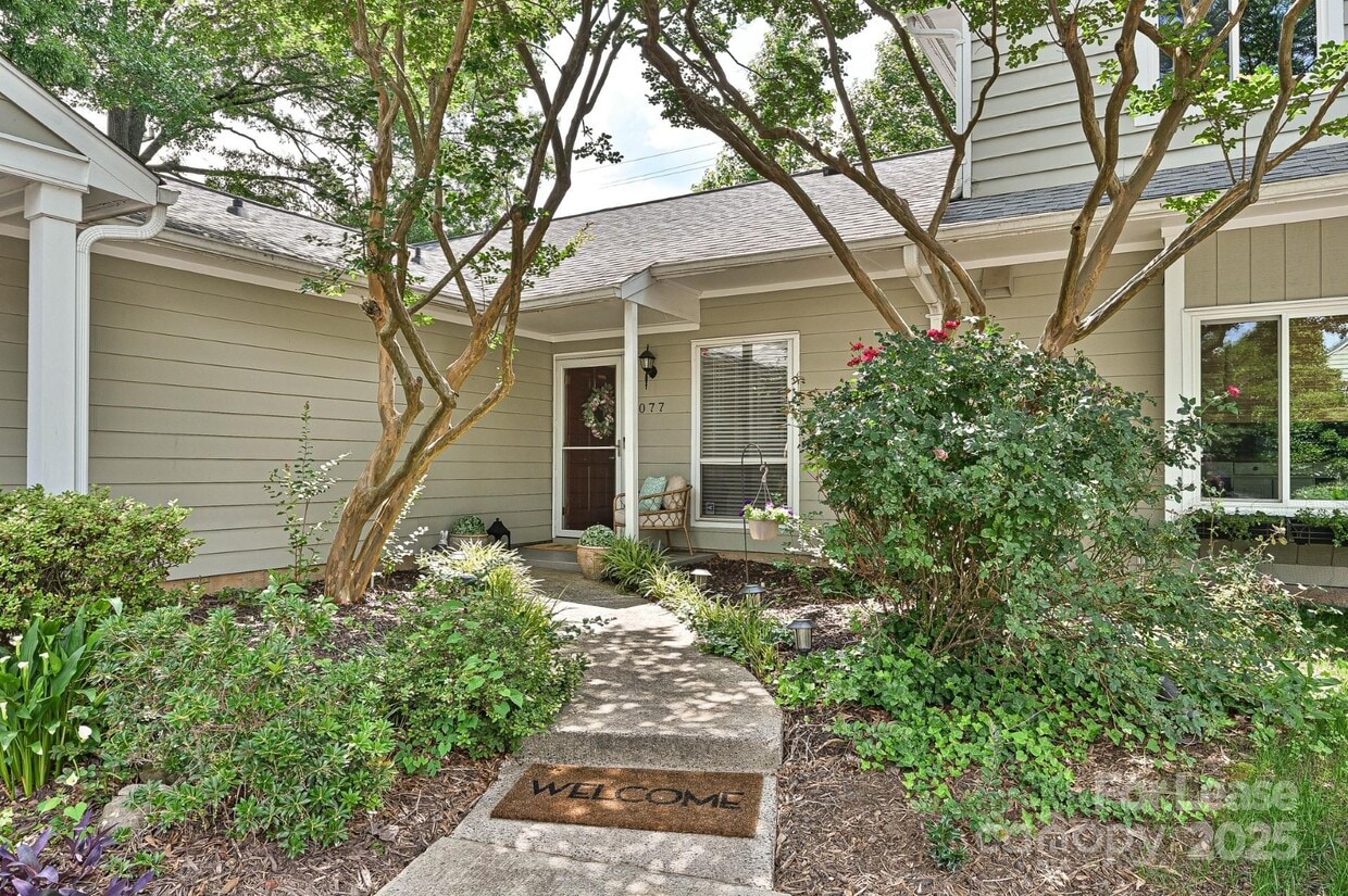 Foto principal - 1077 Sardis Cove Dr