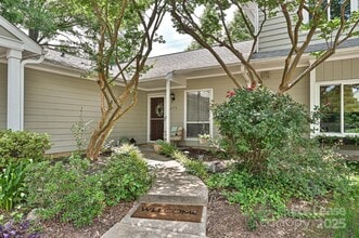 Building Photo - 1077 Sardis Cove Dr