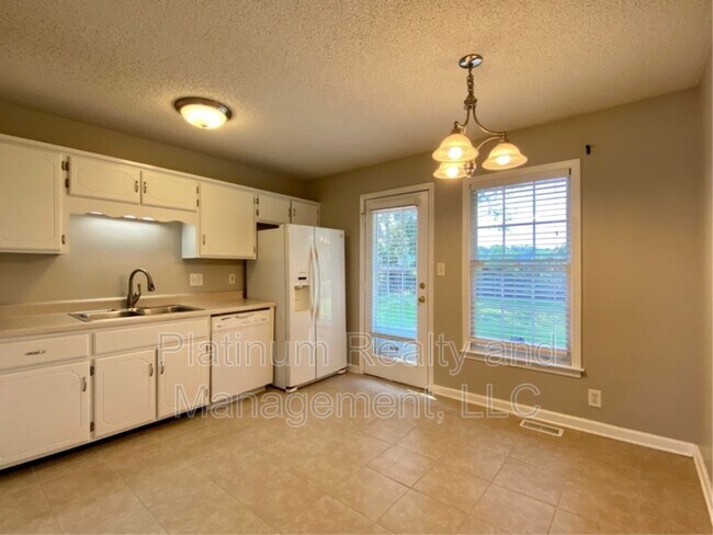 Foto del edificio - 3222 S Senseney Cir