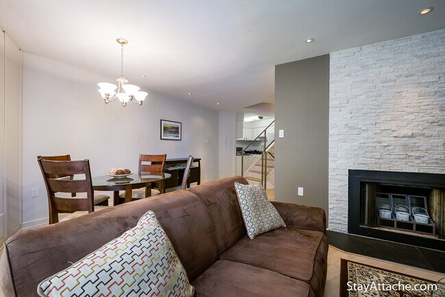 Foto del edificio - 3222 Cherry Hill Ln NW