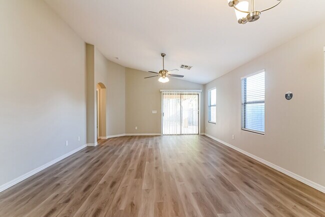 Building Photo - 45828 W Tulip Ln