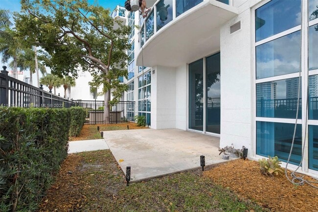 Building Photo - 1945 S Ocean Dr