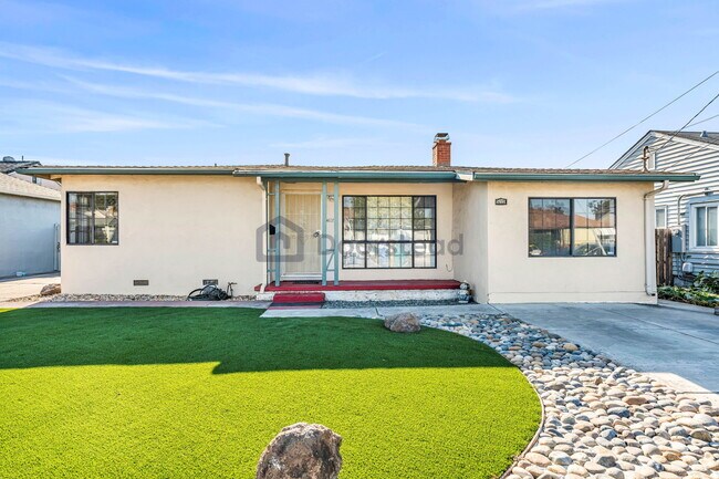 Building Photo - 22895 Teakwood St