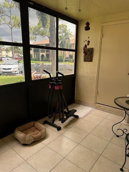 Foto del edificio - 325 Knotty Pine Cir