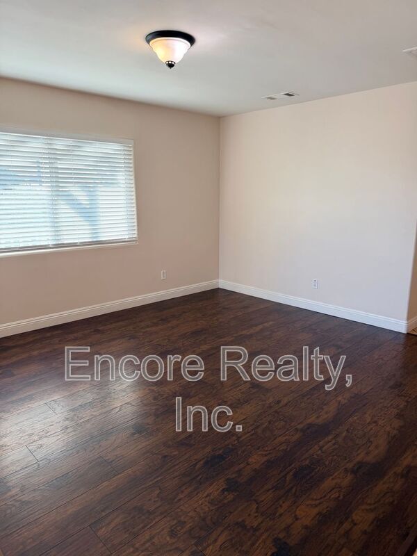 Building Photo - 1379 Monserate Ave