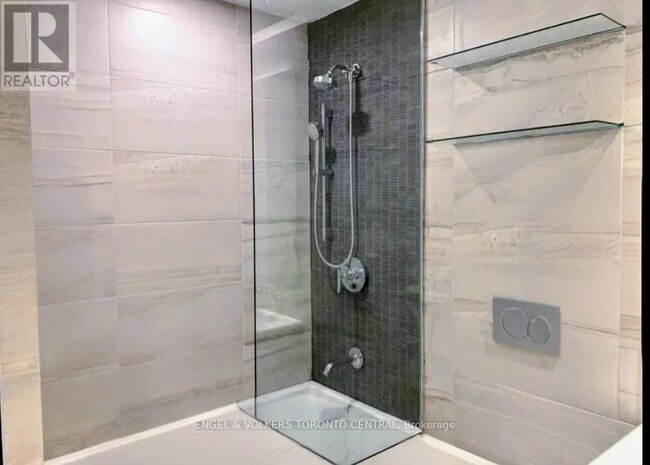 Building Photo - 81 Wellesley St E