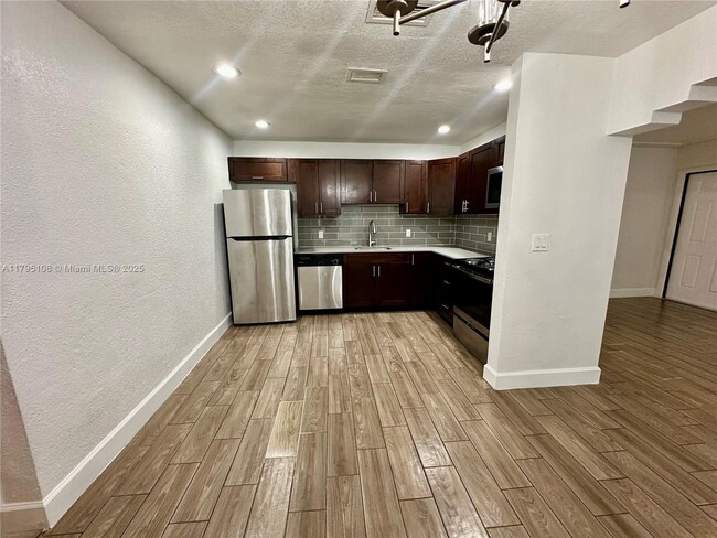 Foto del edificio - 2273 NW 65th St