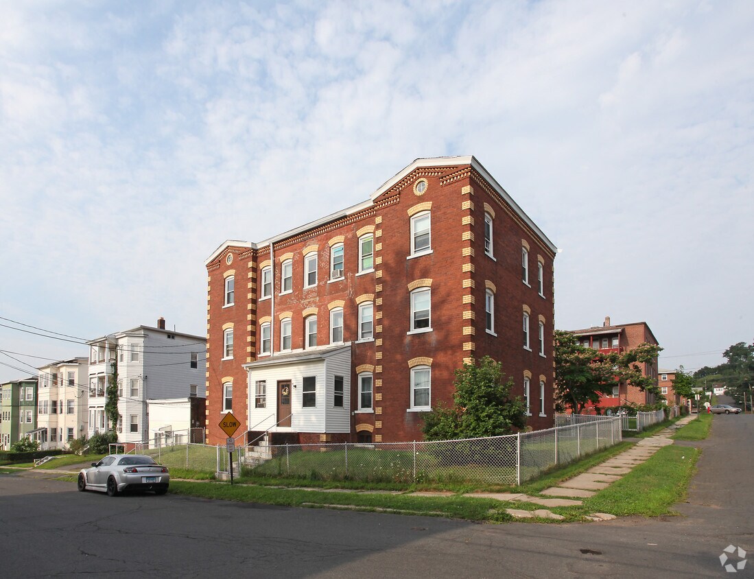 Primary Photo - 50 Horace St