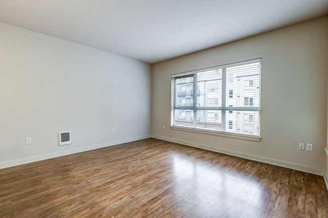Building Photo - Array Apartments