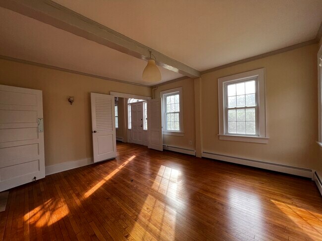 Foto del edificio - 143 White Hollow Rd