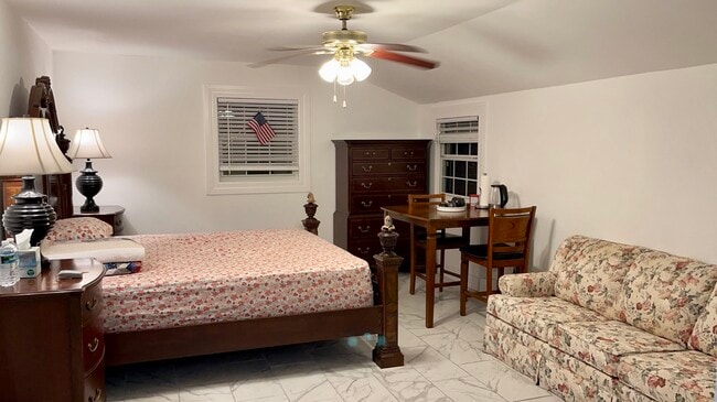 Foto del edificio - 1033 Henton Ln