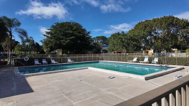 Foto del edificio - 177 Lakeview Dr