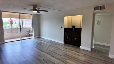 Building Photo - 403 NW 68th Ave