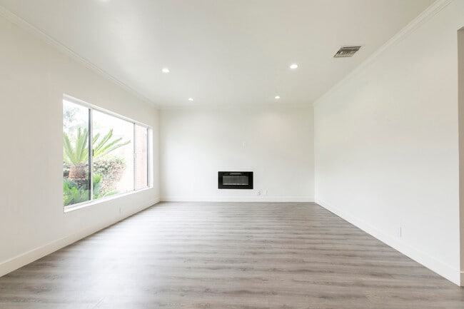 Building Photo - 4335 Sunnyslope Ave