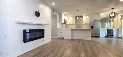 Building Photo - 5525 E Thomas Rd