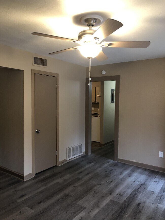 Building Photo - 370 Reed Ave