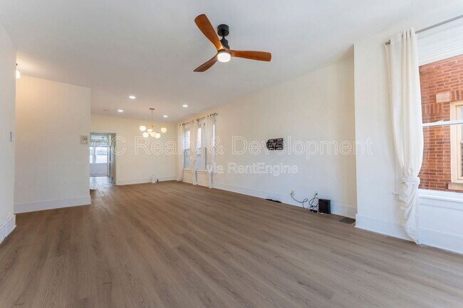 Foto del edificio - 5737 N Washtenaw Ave