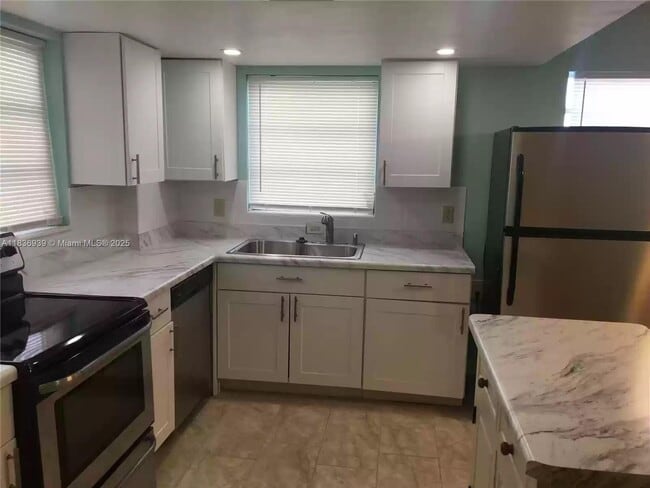Building Photo - 16410 Miami Dr
