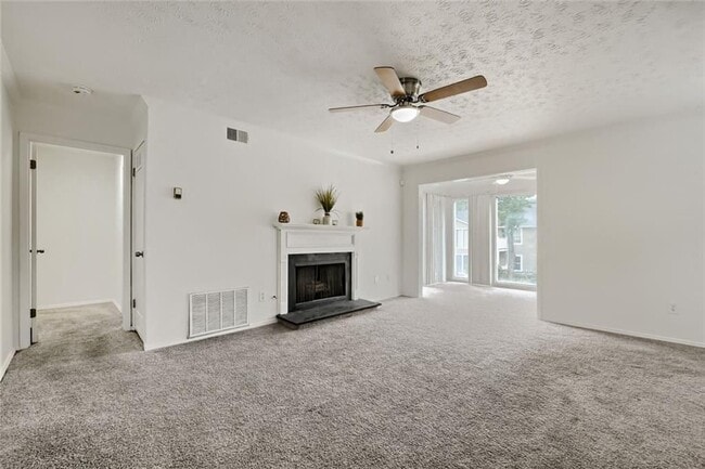 Building Photo - 905 Augusta Dr