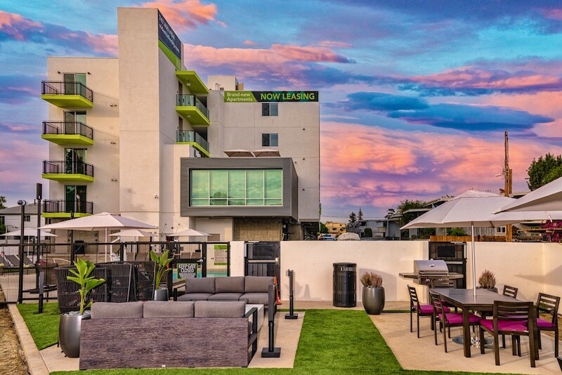 Vida Studio City 11036 Moorpark St Studio City, CA Apartments for