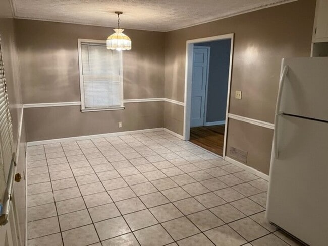 Building Photo - 2090 Moon Dr SW