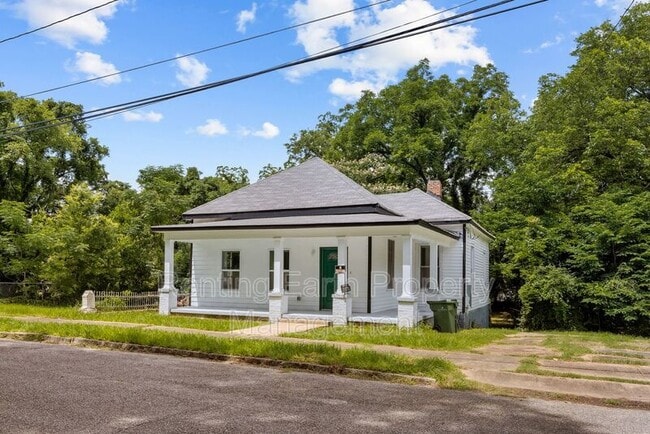 Building Photo - 552 S Bainbridge St
