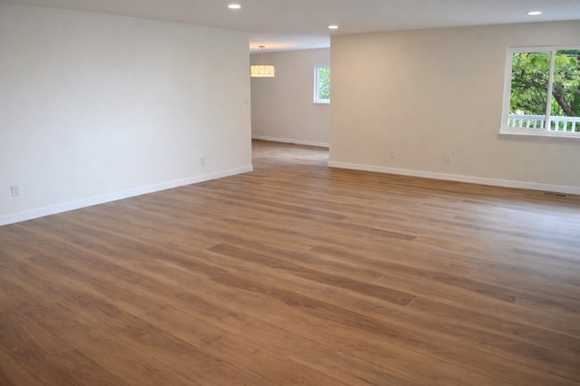 Building Photo - Crest23-25